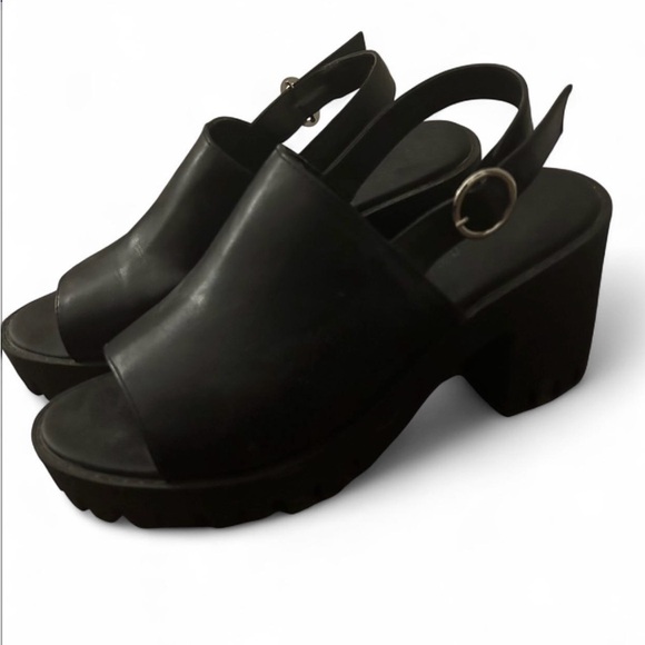 Madden Girl Black Slingback Chunky Sandals - Picture 1 of 3